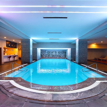 シェバヒル ホテル イスタンブール アジア エクステリア 写真 The swimming pool at the hotel
