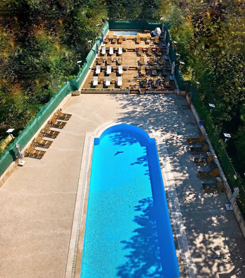 シェバヒル ホテル イスタンブール アジア エクステリア 写真 The swimming pool at the hotel