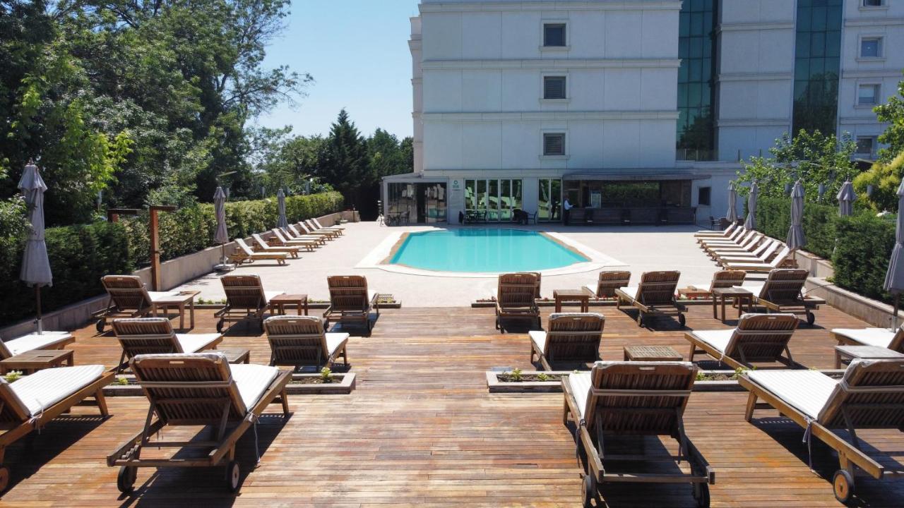 シェバヒル ホテル イスタンブール アジア エクステリア 写真 The pool at the hotel