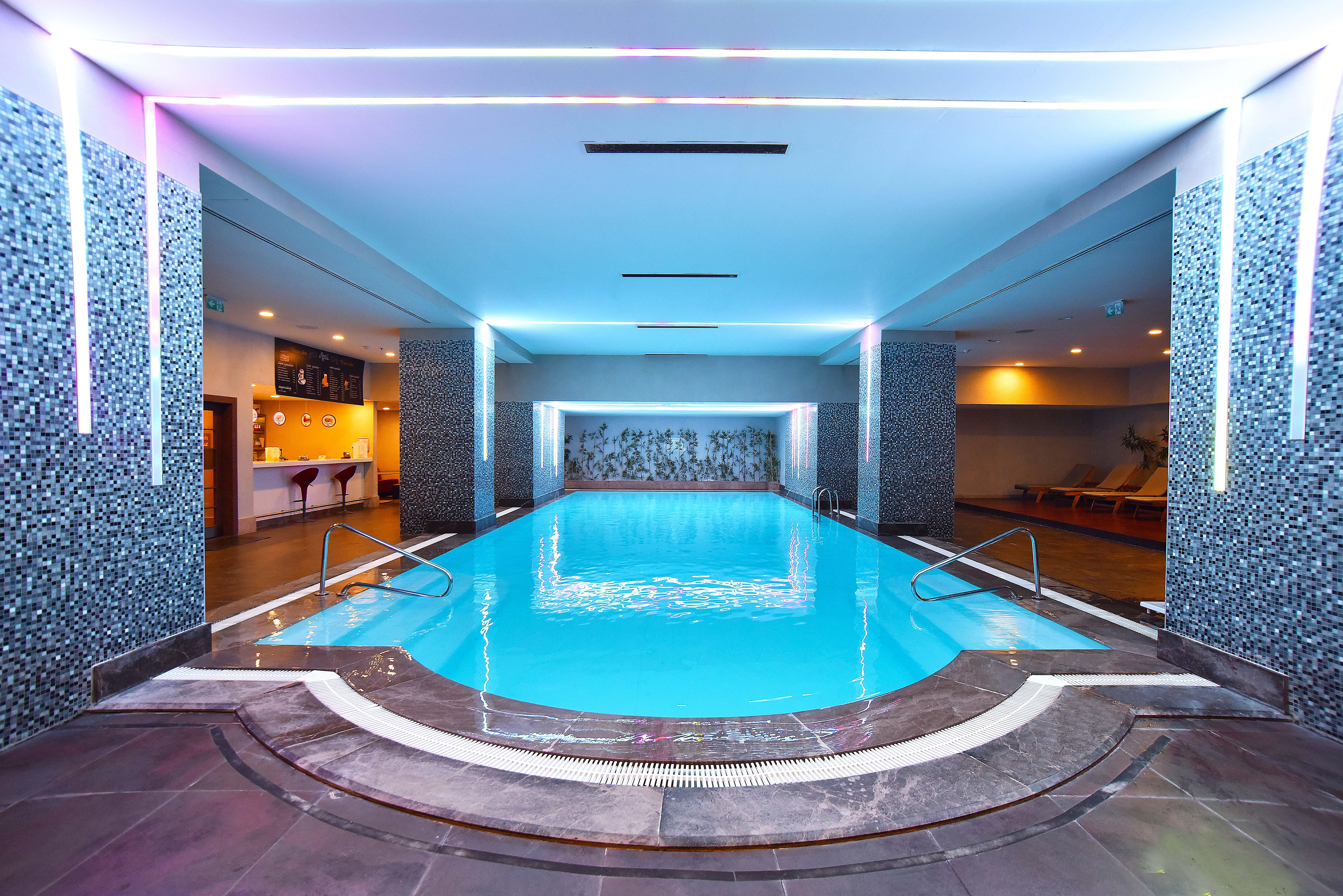 シェバヒル ホテル イスタンブール アジア エクステリア 写真 The swimming pool at the hotel