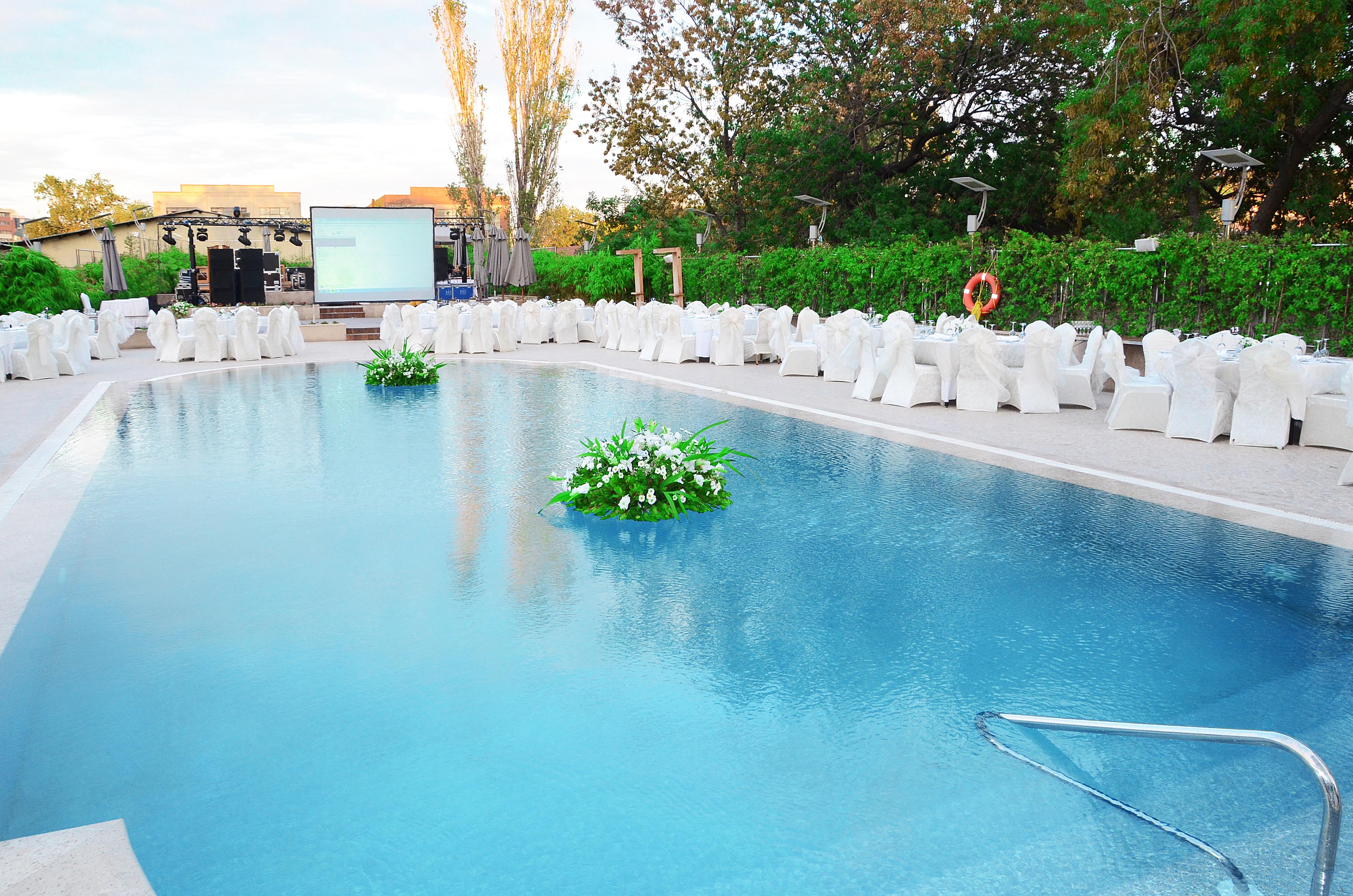 シェバヒル ホテル イスタンブール アジア エクステリア 写真 The pool at the hotel
